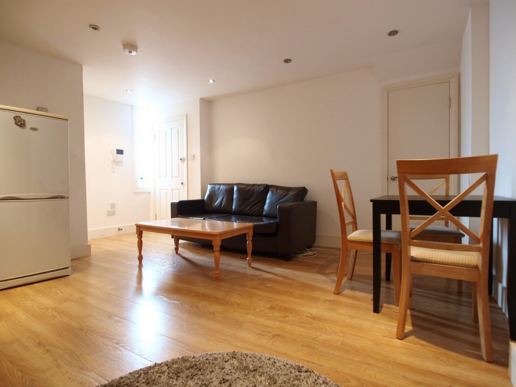 Fortis Green  East Finchley  N2