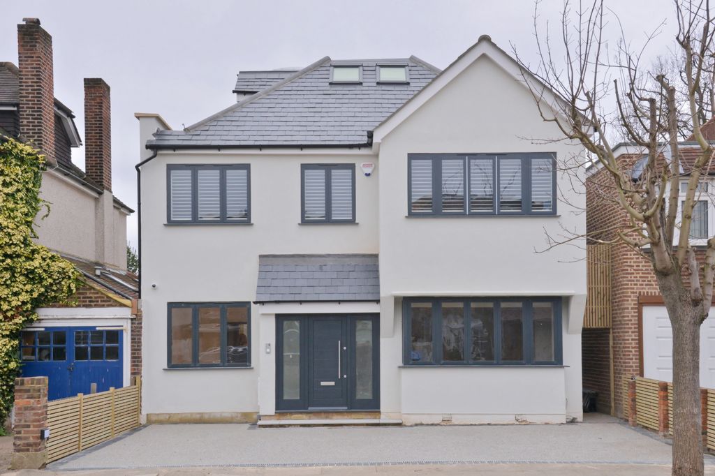 Parke Road  Barnes  London  SW13