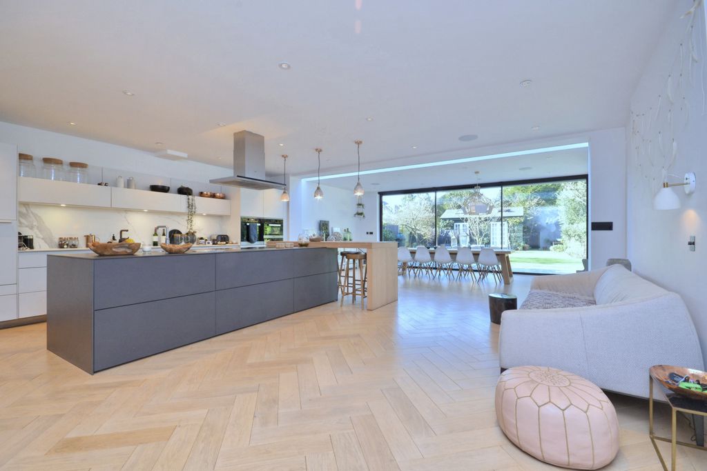 Parke Road  Barnes  London  SW13