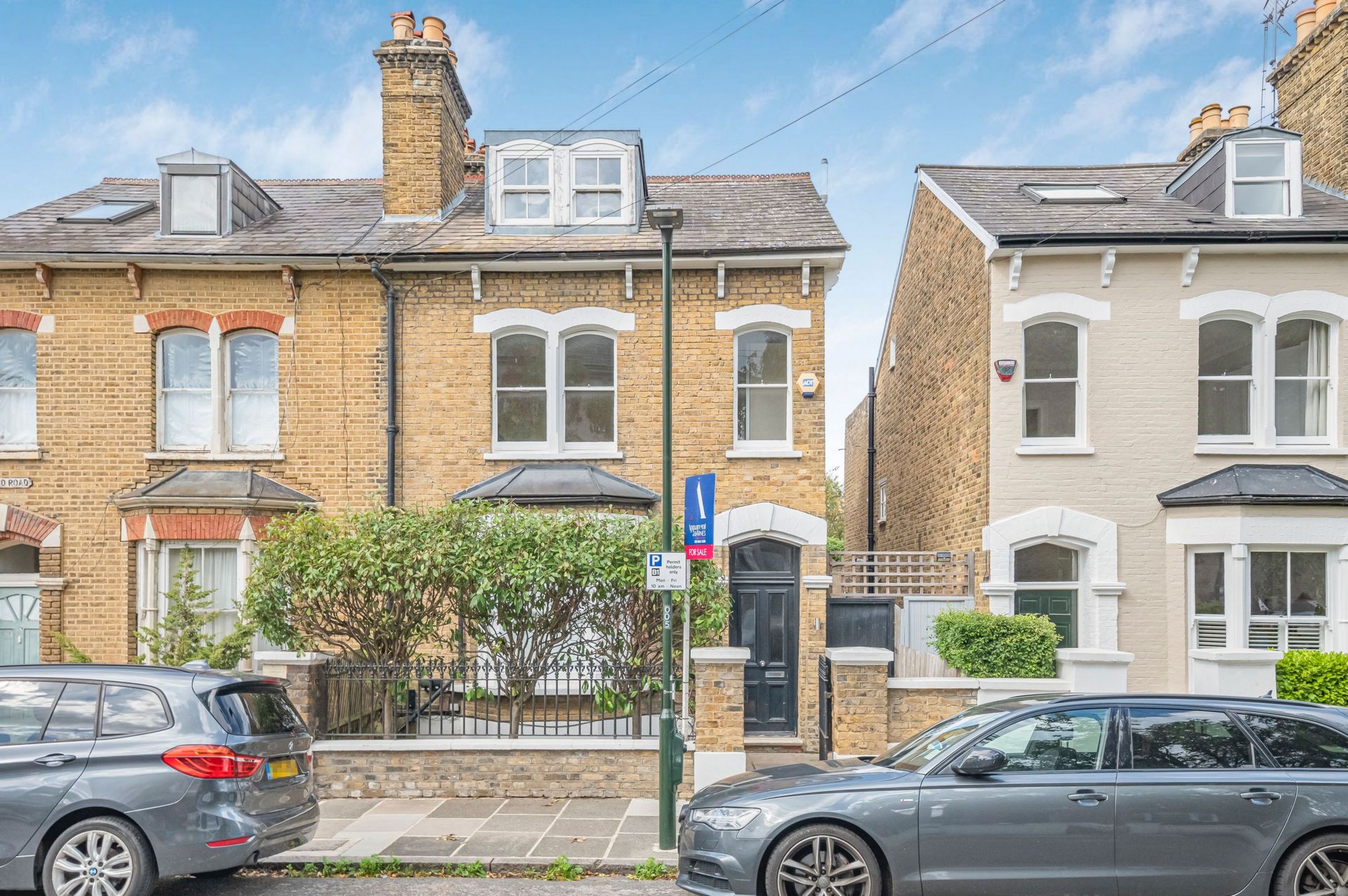 Cleveland Road  Barnes  London  SW13
