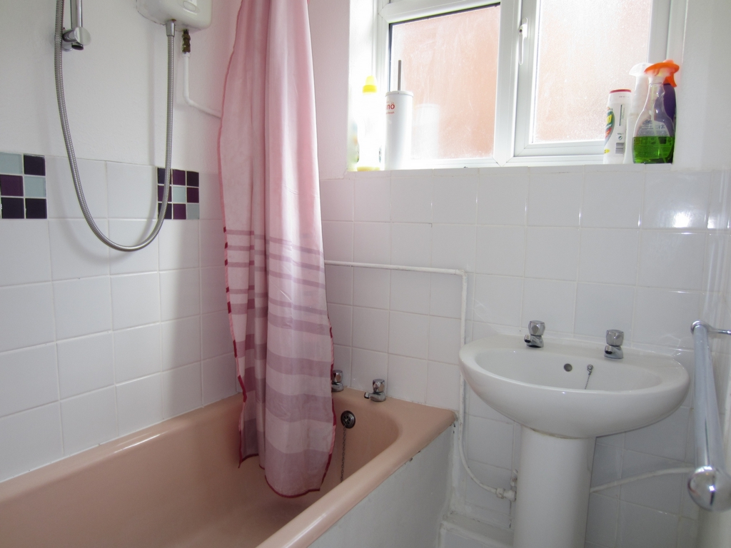 Property For Sale Keymer Court, Burgess Hill, RH15 2 Bedroom