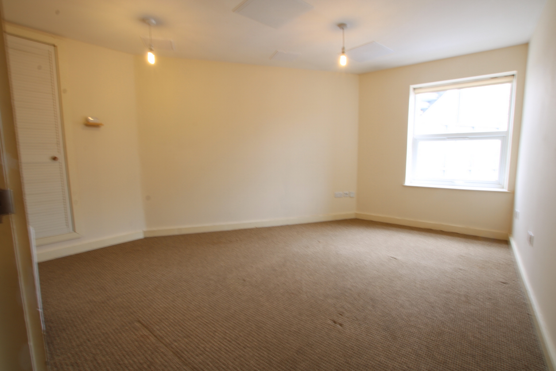 Property For Sale Junction Road, Burgess Hill, RH15 2 Bedroom