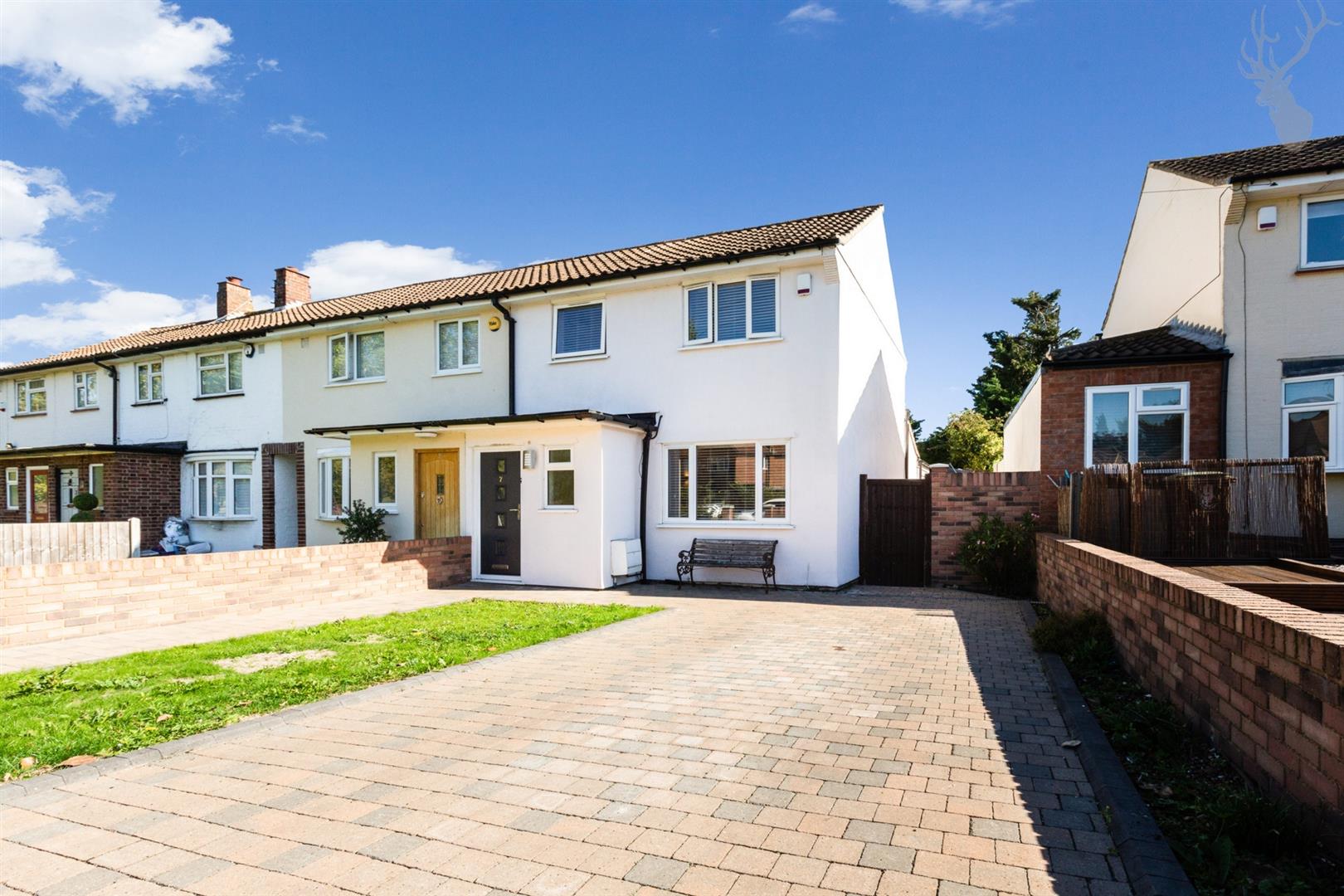 Property For Sale Theydon Park Road, Epping, CM16 2 Bedroom House