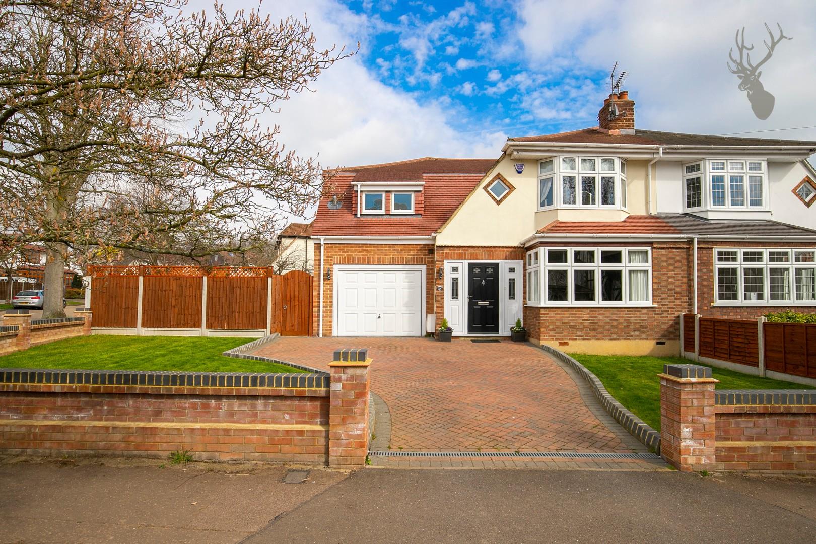 Property For Sale Crescent, Epping, CM16 3 Bedroom House