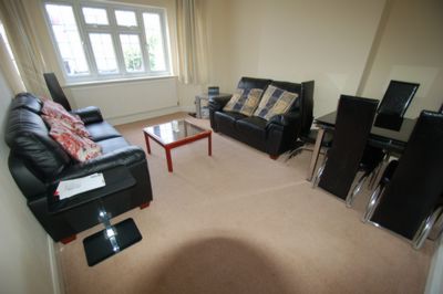 Etchingham Park Road Finchley N3