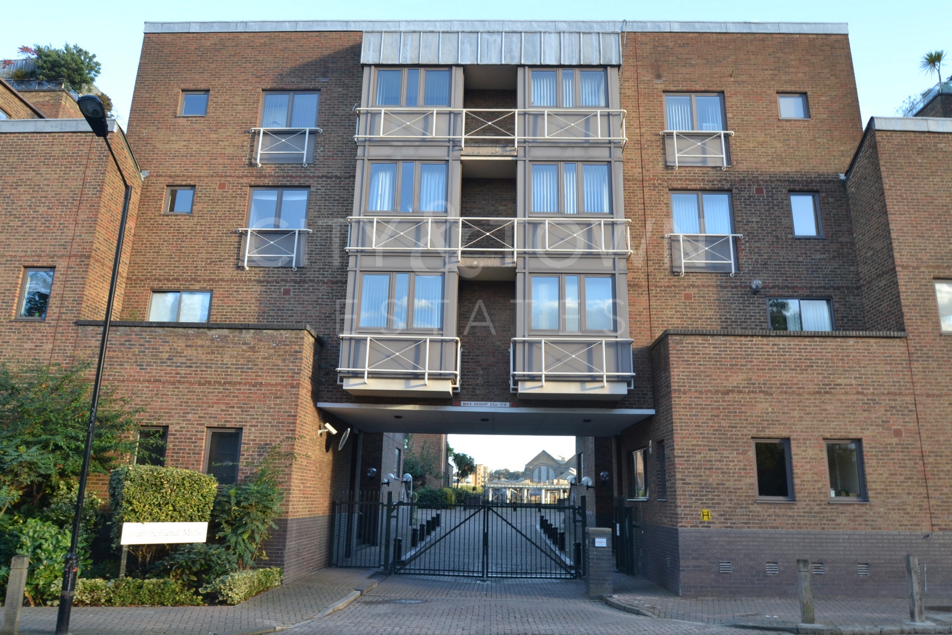 Cumberland Mills Square  Canary Wharf  E14