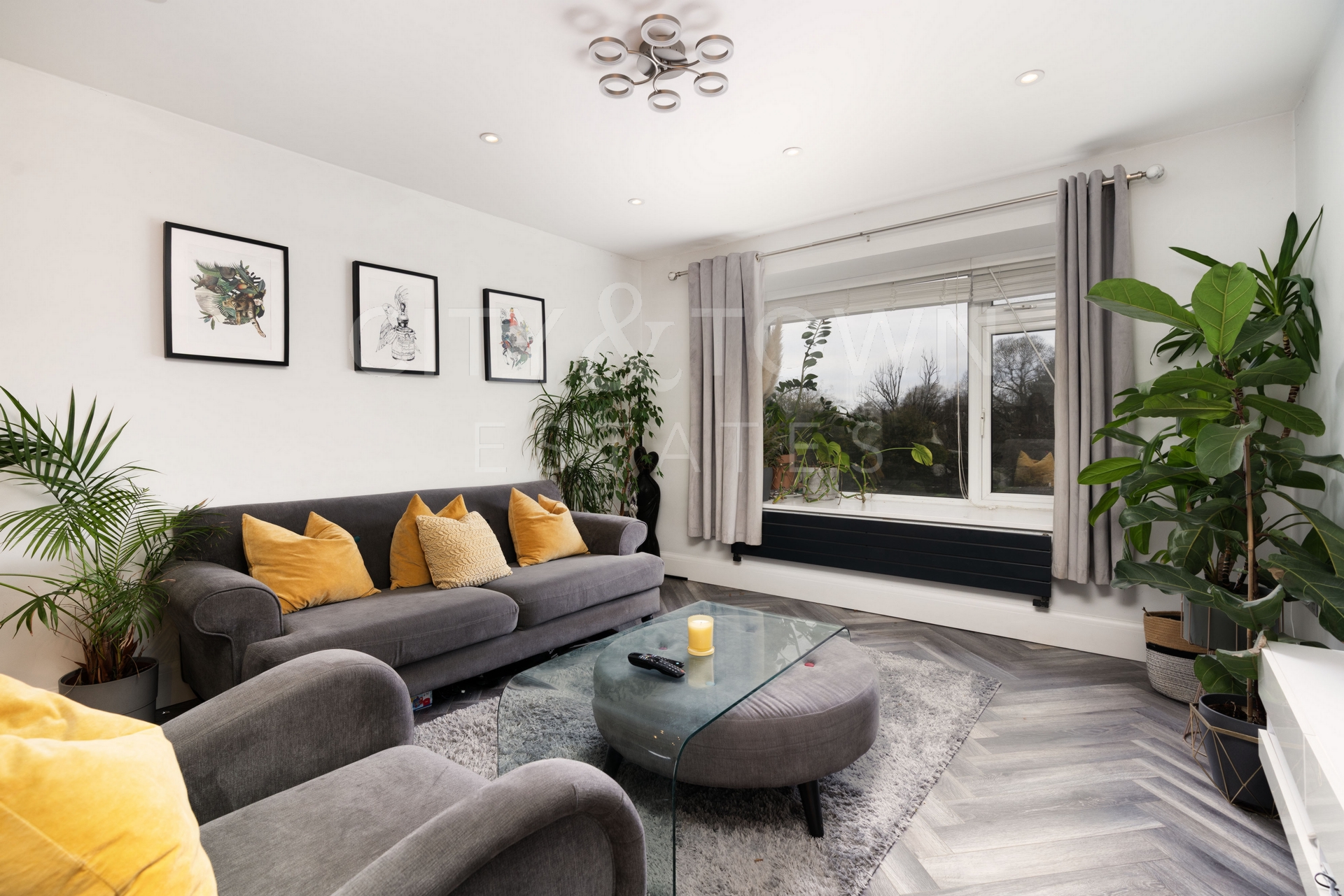 Heathcote Grove  Chingford  E4