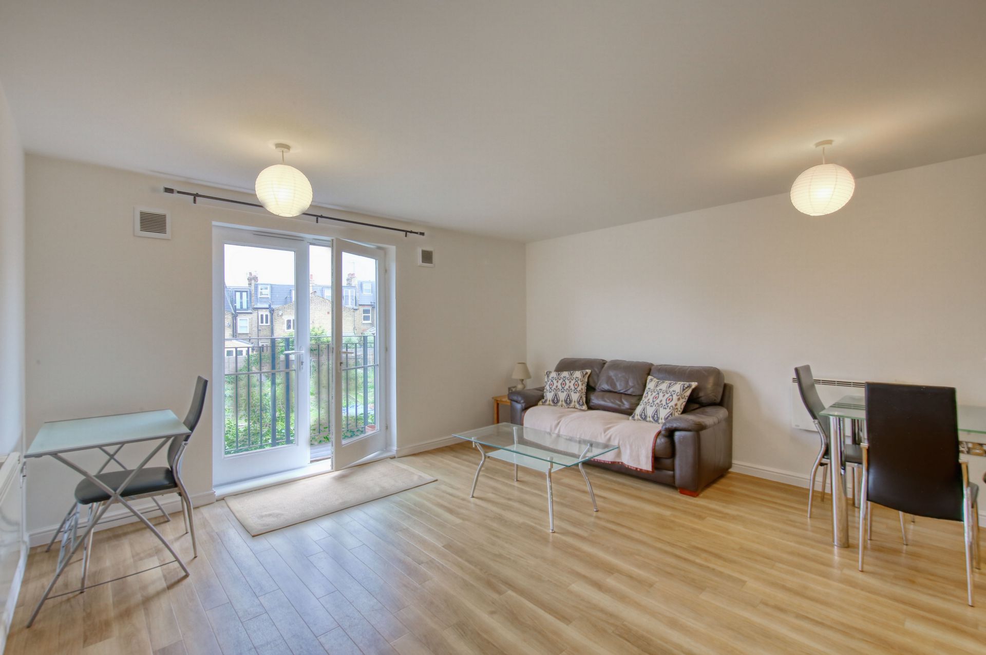 Garratt Lane  Earlsfield  SW18