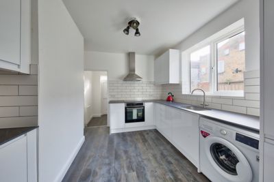 Strathville Road  Earlsfield  SW18