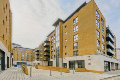 Knightley Walk  Wandsworth  SW18