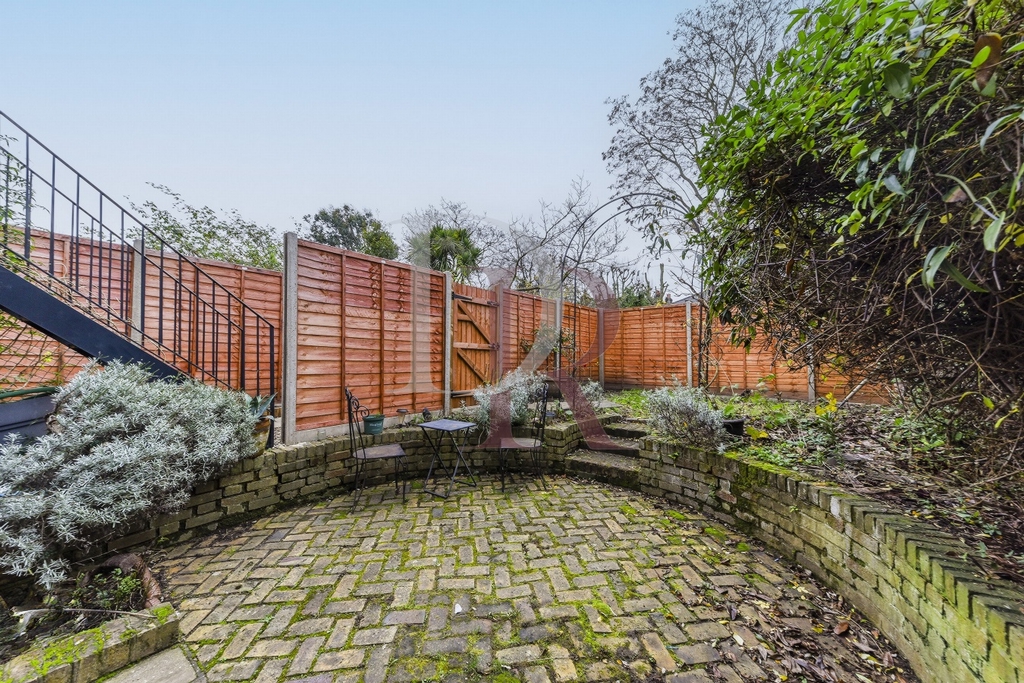 PRIVATE GARDEN