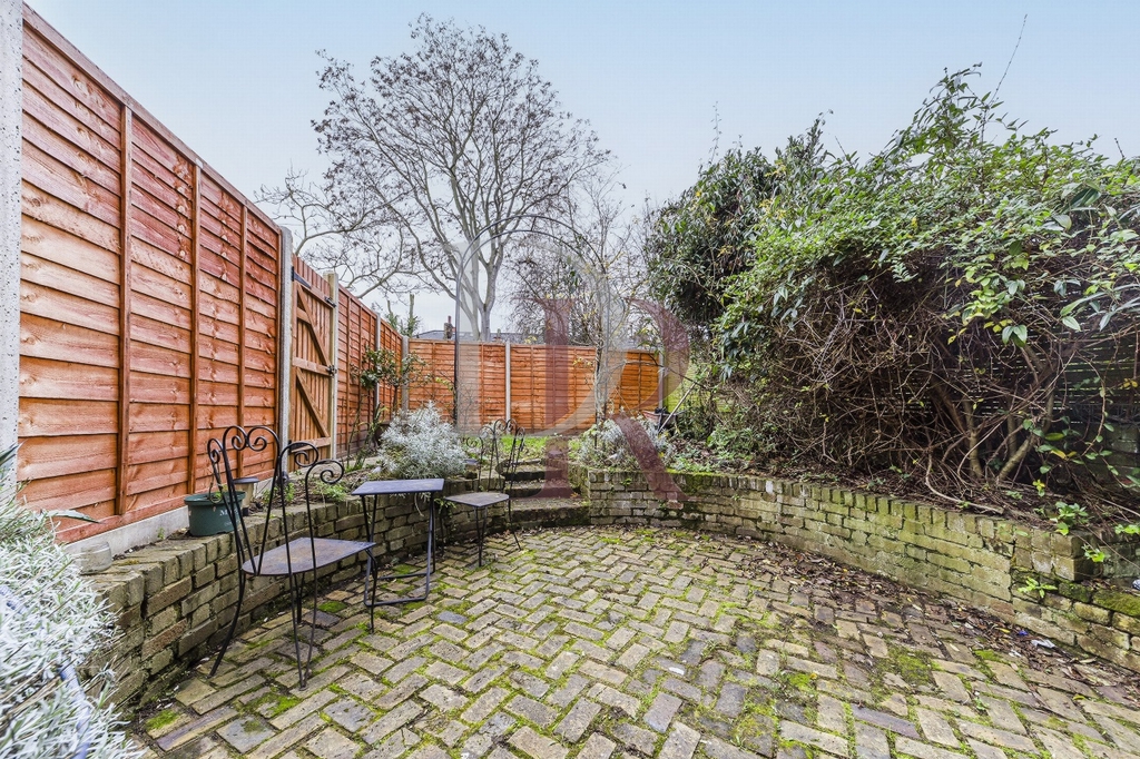 PRIVATE GARDEN