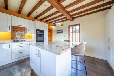 Lineage Court Burford WR15