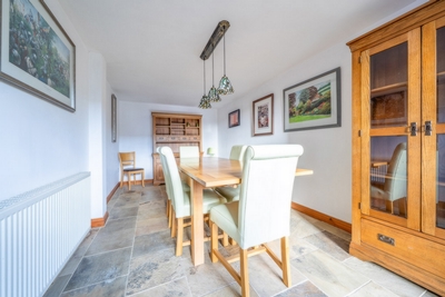 Lineage Court Burford WR15