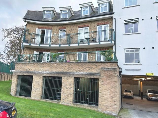 Village Road  Enfield  EN1