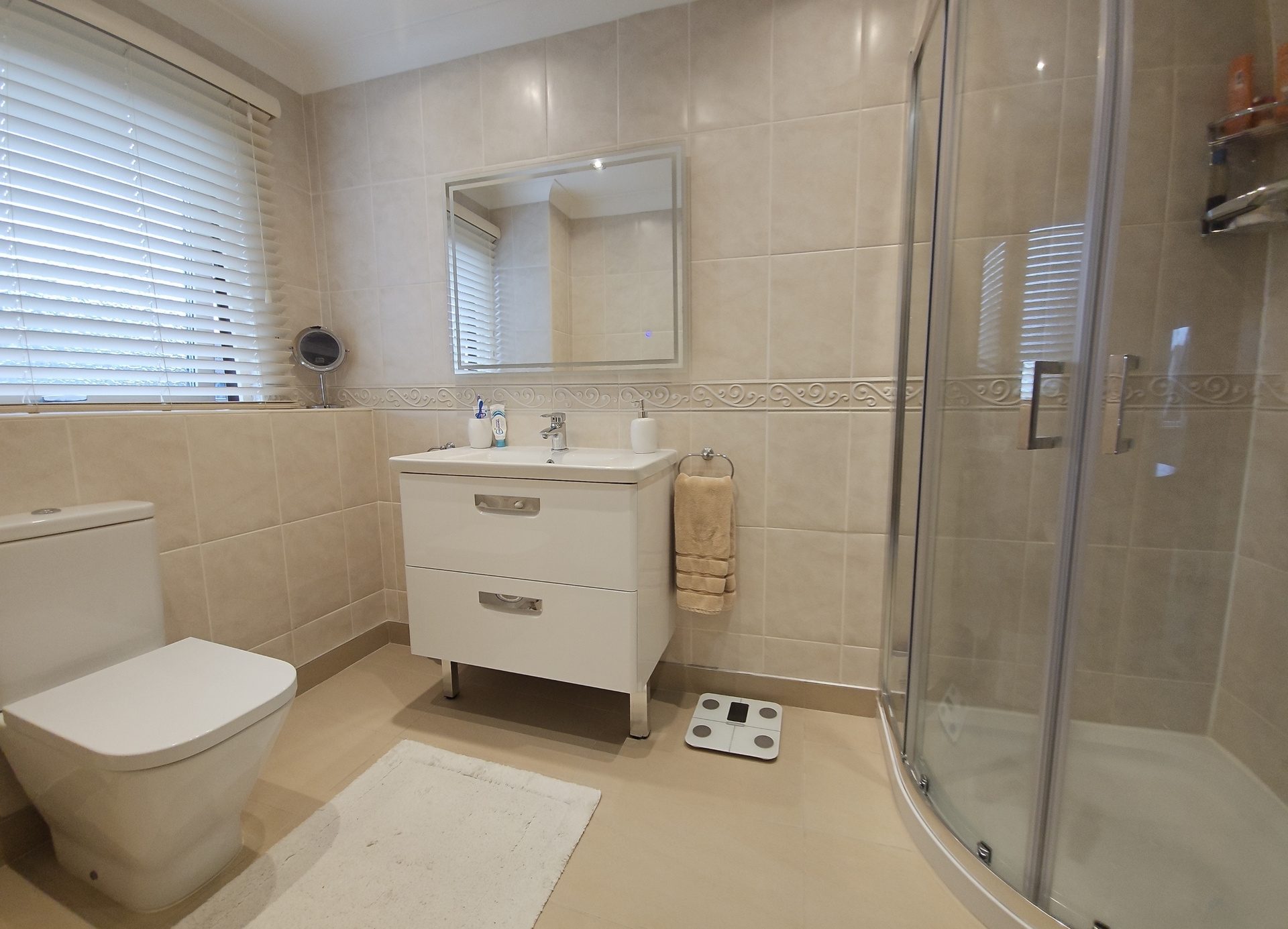 Shower En-Suite