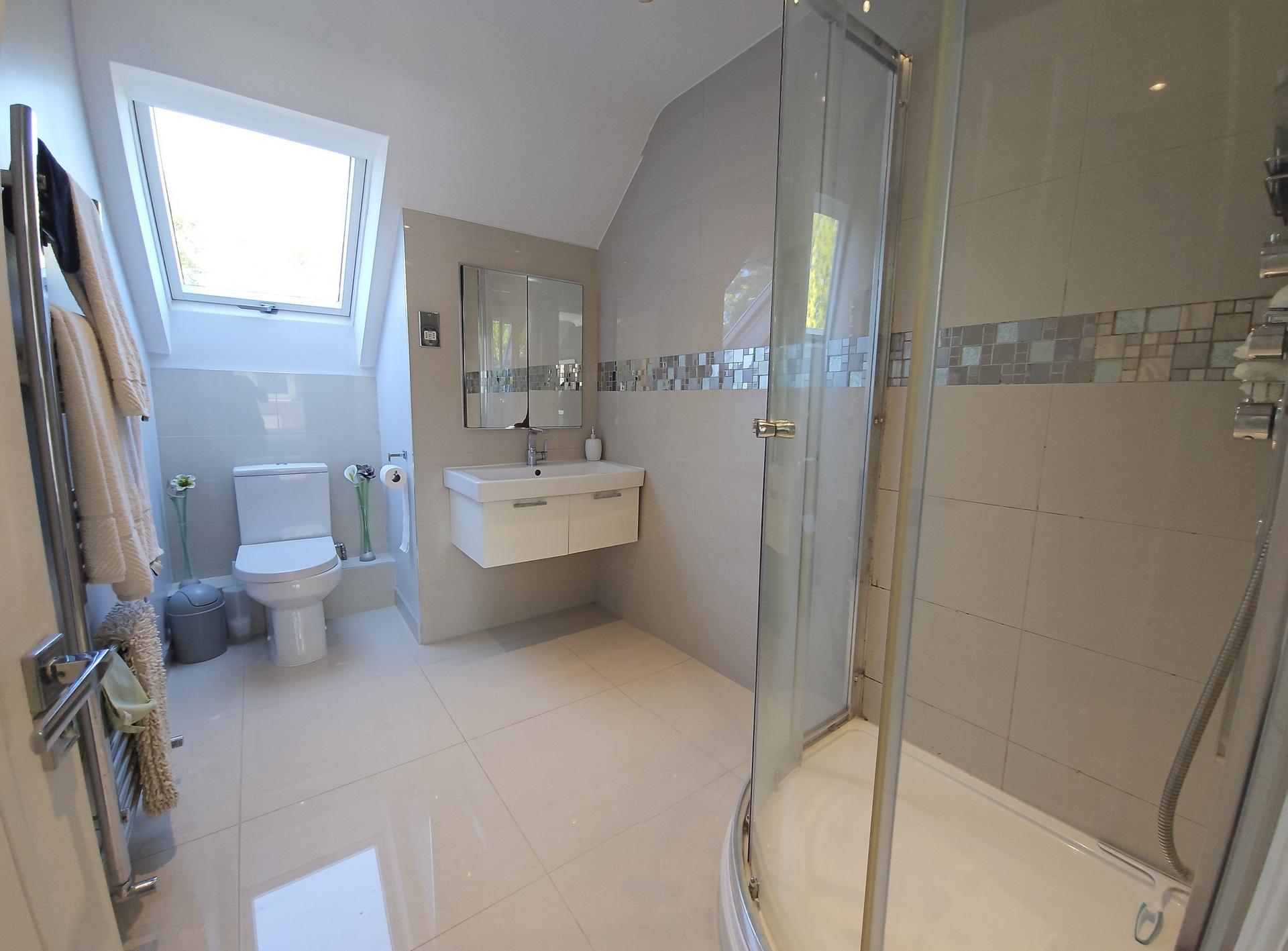 Shower En-Suite