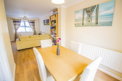 Amy Warne Close Beckton E6