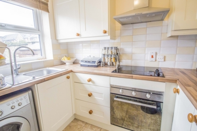 Amy Warne Close Beckton E6