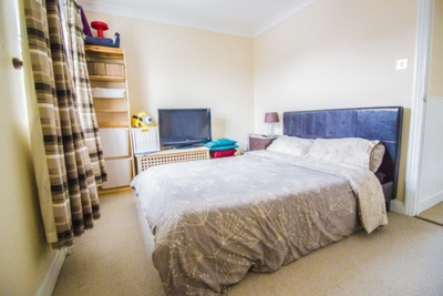 Amy Warne Close Beckton E6