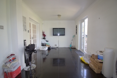 Homefield Avenue Newbury Park IG2