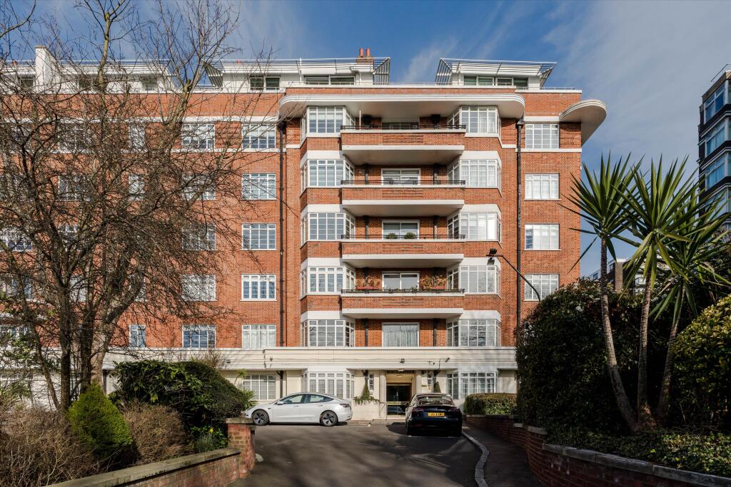 Prince Albert Road  St John's Wood  NW8