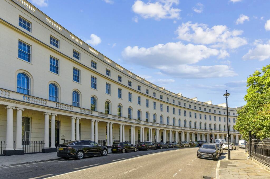 Park Crescent  Regents Park  W1B