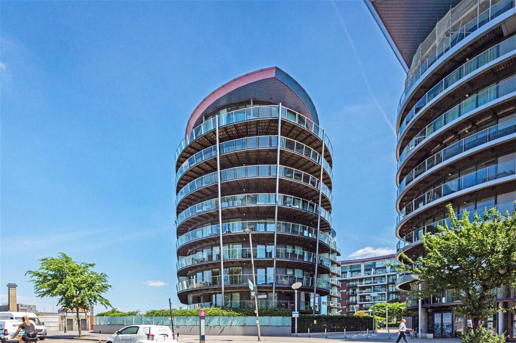 Queenstown Road  Chelsea Bridge Wharf  SW11