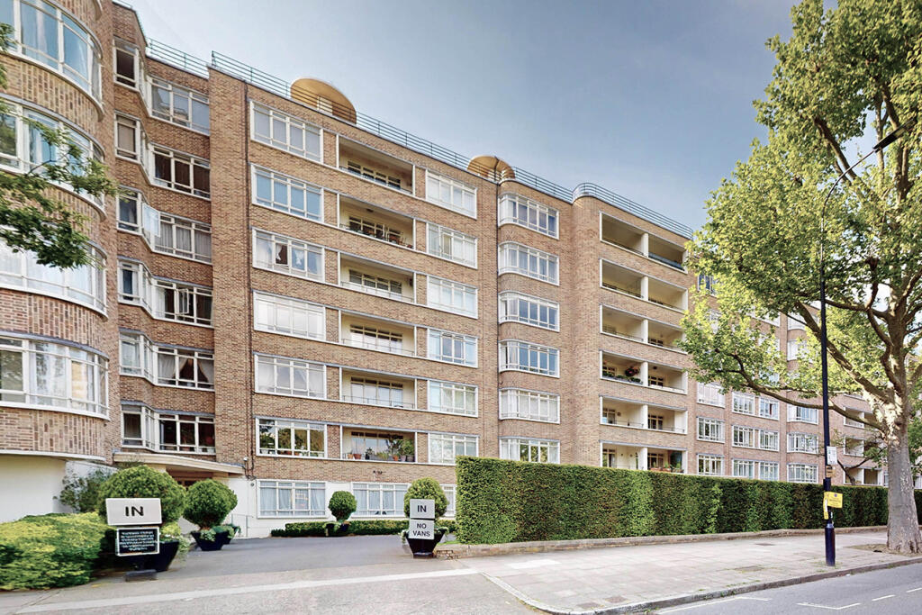 Prince Albert Road  Regents Park  NW8
