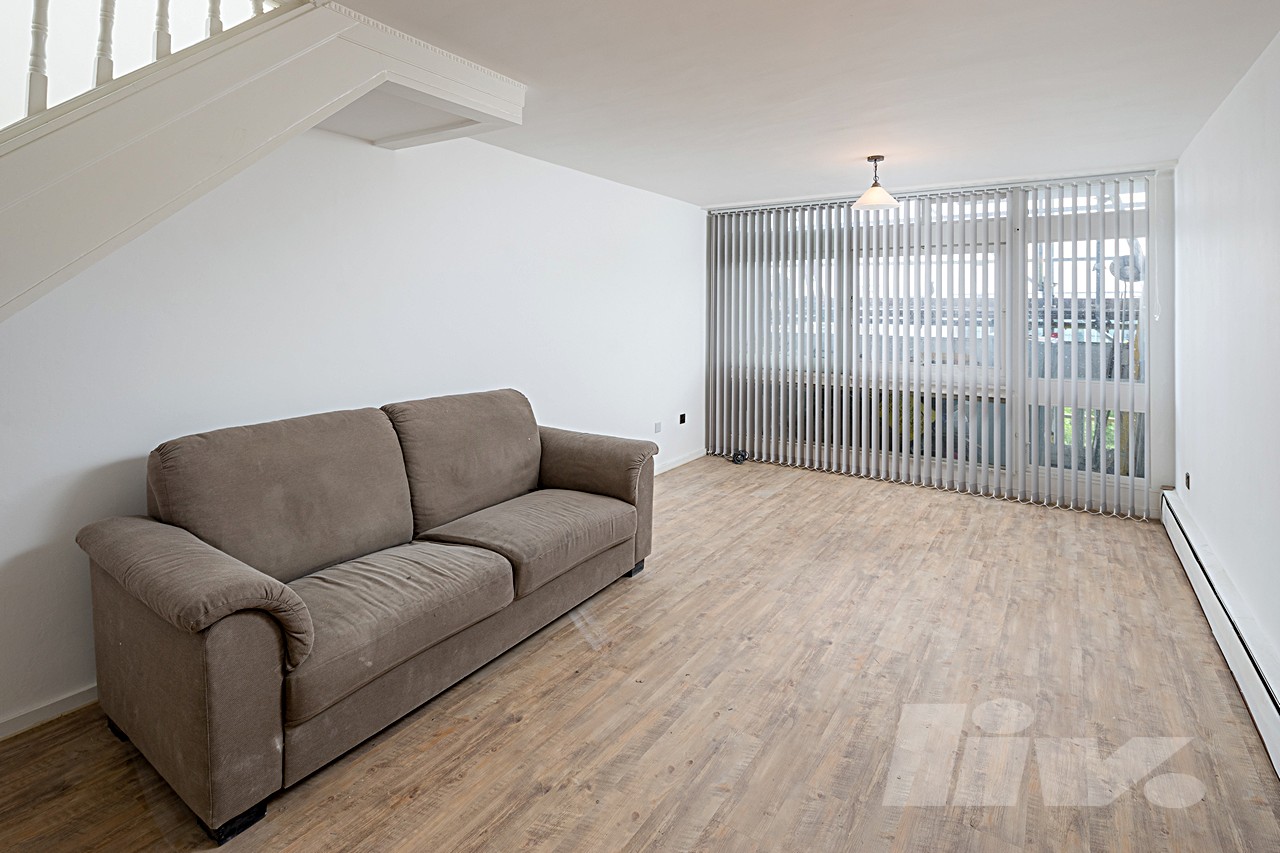 Finchley Road  Swiss Cottage  NW3