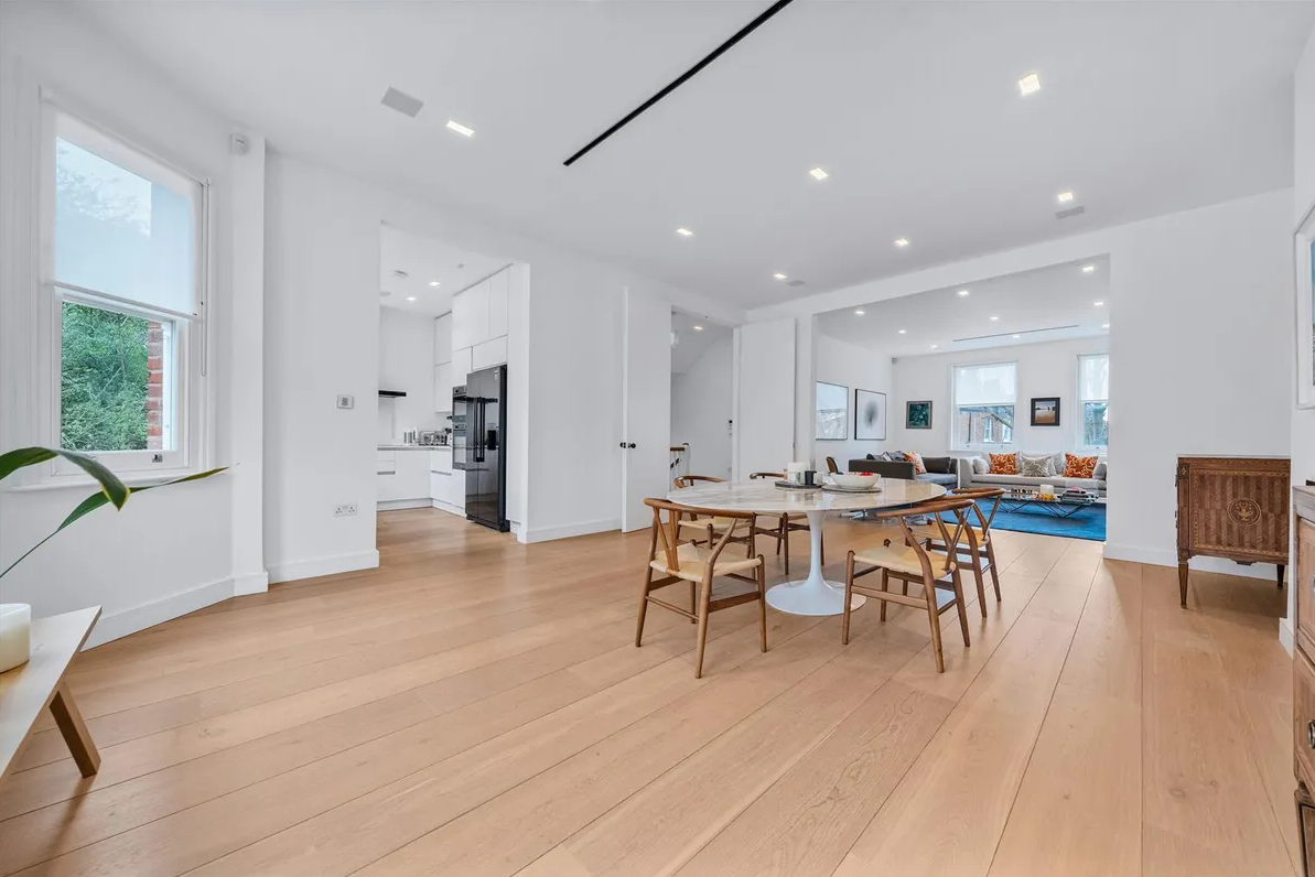 Frognal Lane  Hampstead  NW3