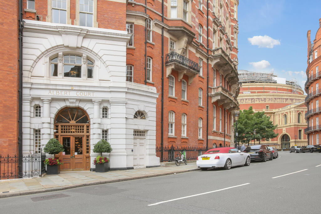 Prince Consort Road  Kensington  SW7