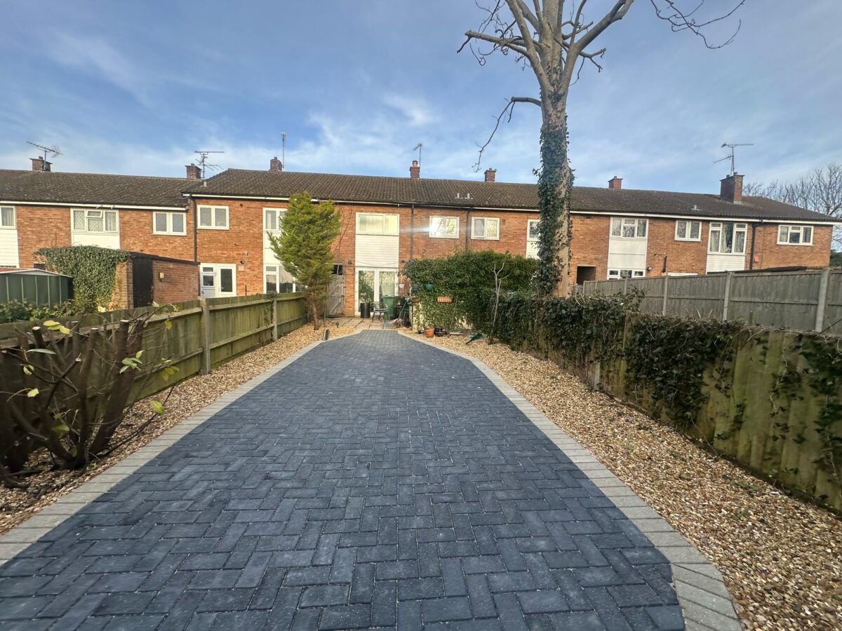Hillside  Houighton Regis  LU5