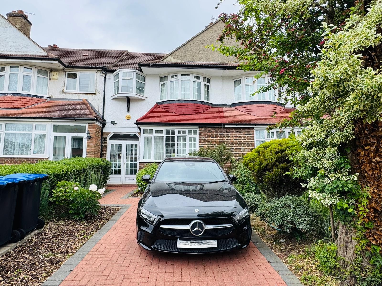 Manor Close  Kingsbury  NW9