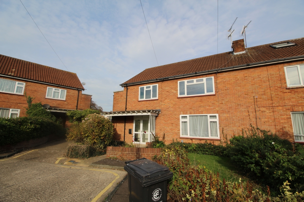 Amesbury Close  Epping  CM16