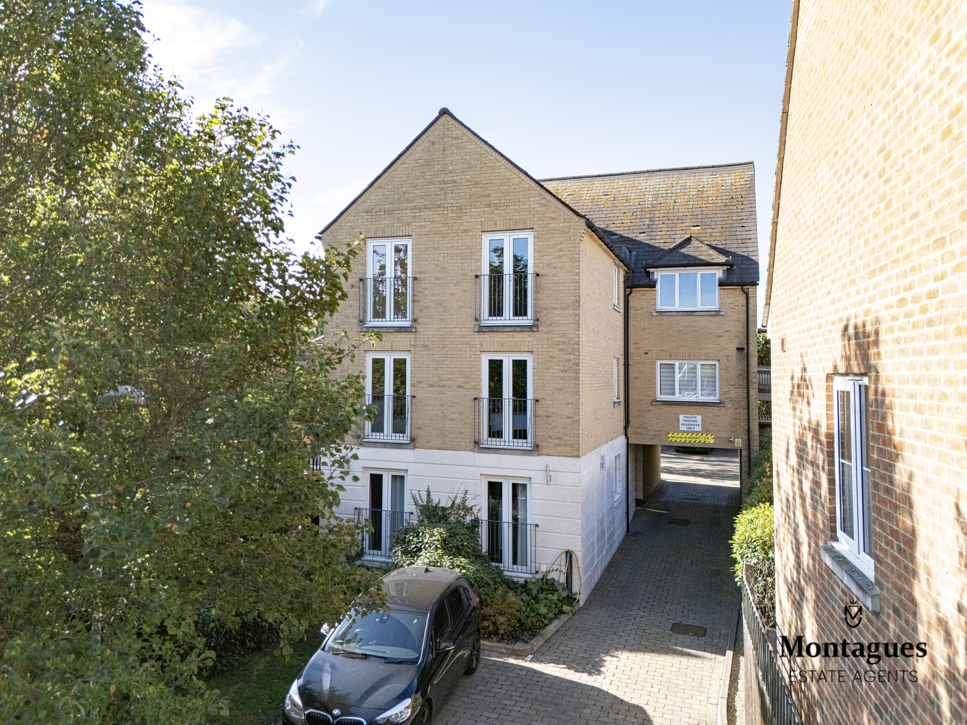 Station Approach  Theydon Bois  CM16