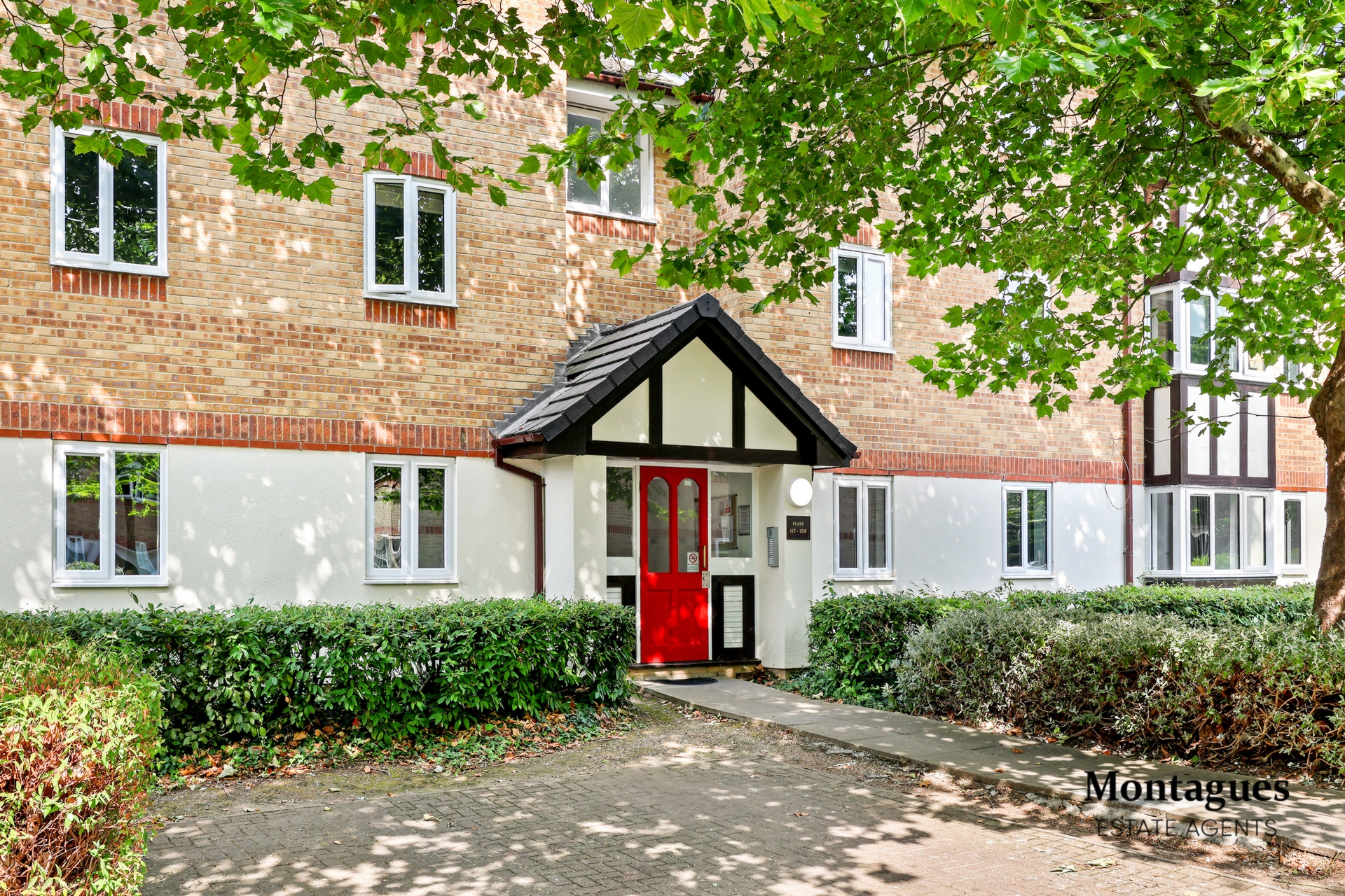 Woodland Grove  Epping  CM16