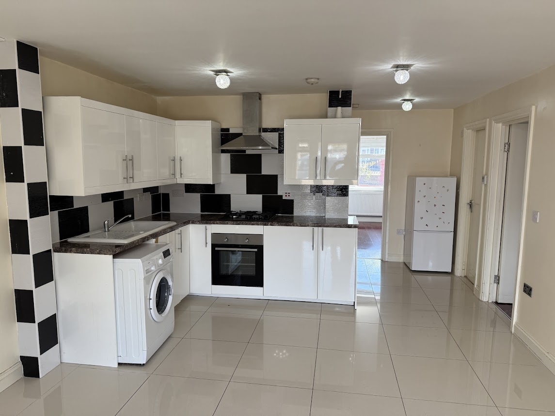 Kitchen/Lounge Kitchen/Lounge