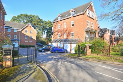 Worth Park Avenue  Three Bridges  RH10