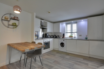 Trist Way Ifield RH11