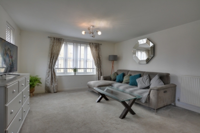 Trist Way Ifield RH11