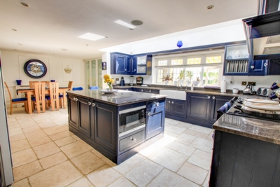 Kitchen/Breakfast Kitchen/Breakfast