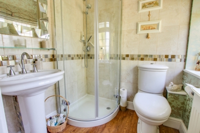 En-Suite Shower En-Suite Shower