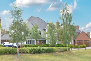 Front, Kilnwood Close, Faygate, RH12
