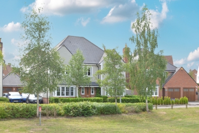 Front, Kilnwood Close, Faygate, RH12
