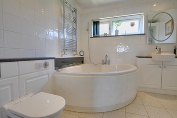 Bathroom & Shower