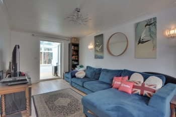 Lounge, Spring Close, Southgate, RH11