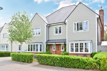 Kilnwood Close  Faygate  RH12