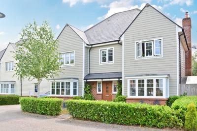 Kilnwood Close  Faygate  RH12