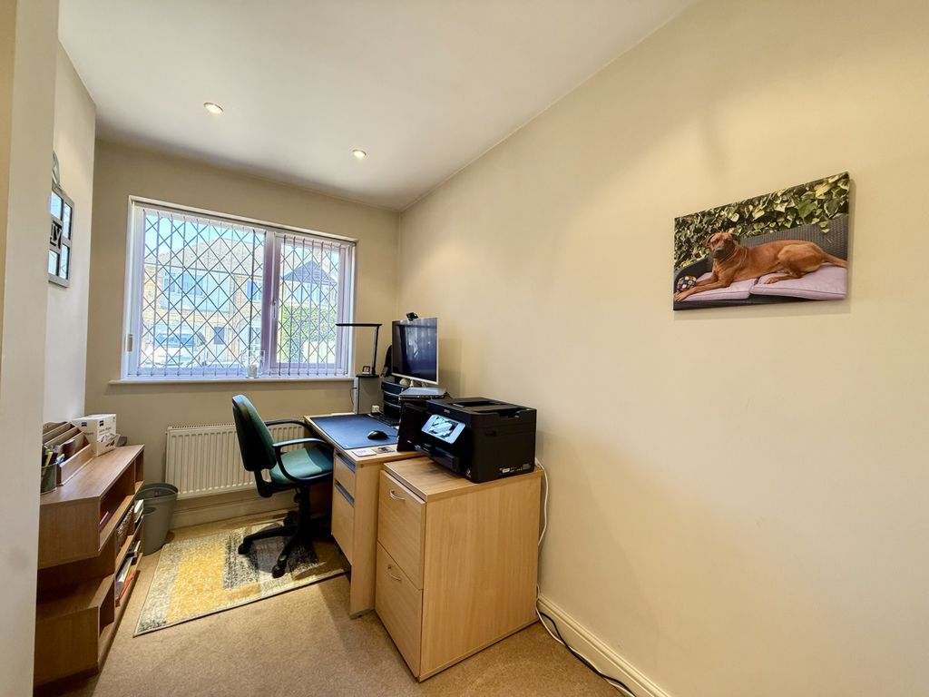 Bedroom 5/Office